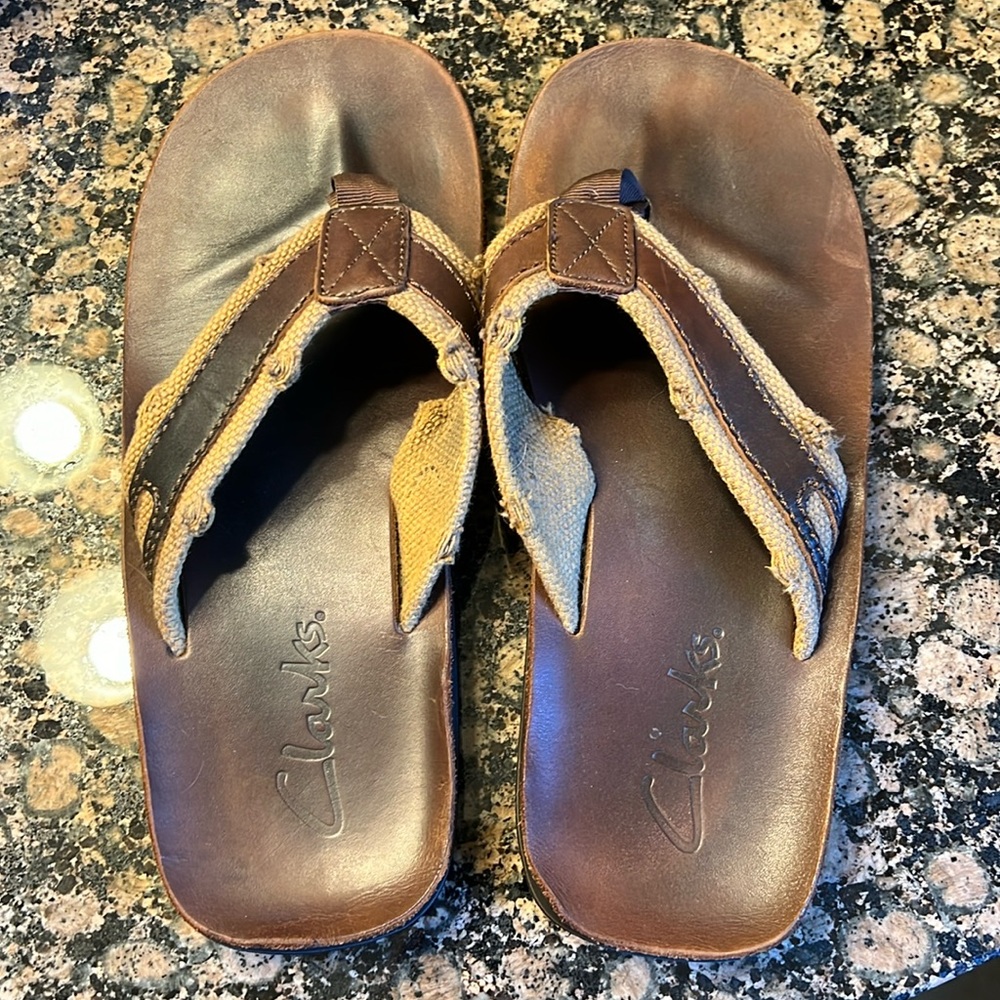 Clark’s men’s casual flip flops 10M